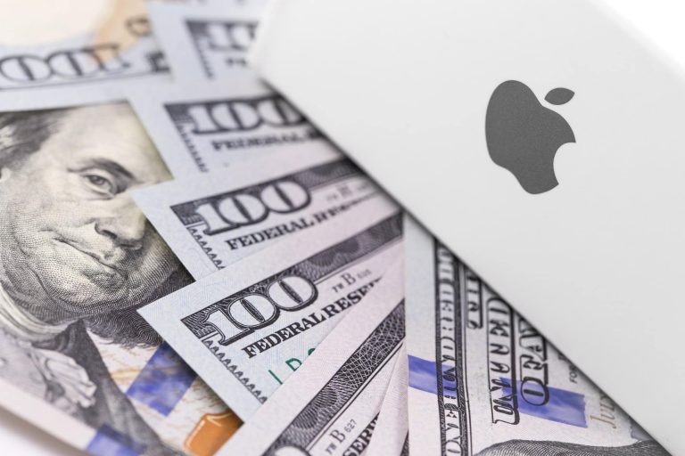 Apple deve investir mais US$ 100 bilhões para fabricar produtos