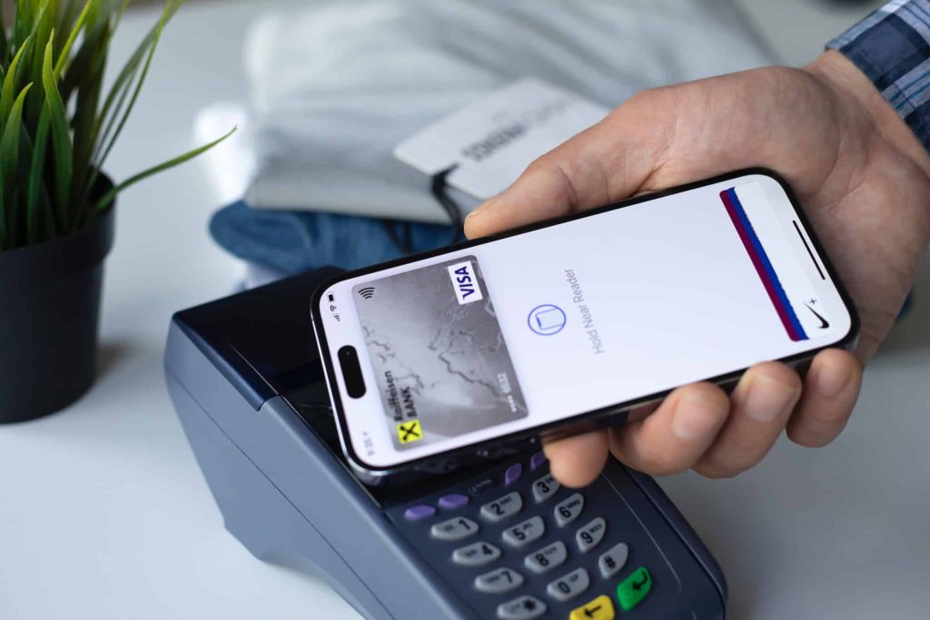 Apple é acusada de roubar tecnologia usada no Apple Pay