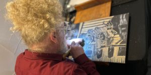 Artista com baixa visão fala da potência de pessoas com