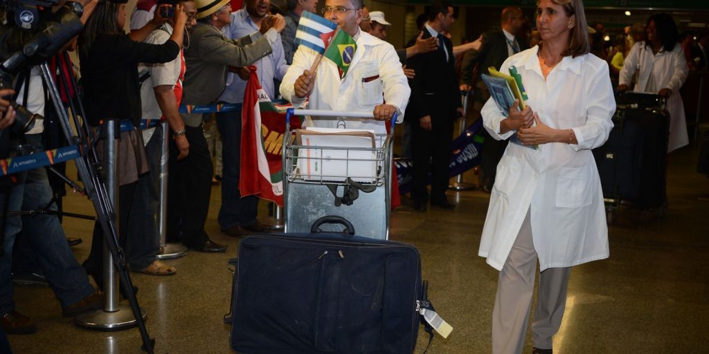 Associação de médicos cubanos repudia ação dos EUA contra Mais