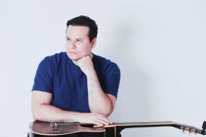 “Autossugestão”: Fábio Allex libera novo single inspirado em técnica psicológica