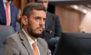 Bacellar se solidariza com Minc e Monteiro em disputa política