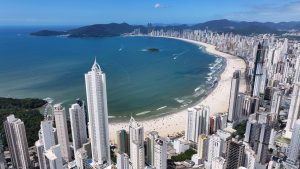 Balneário Camboriú: muro subterrâneo vai proteger orla