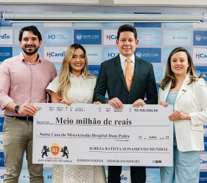 Bispo Bruno Leonardo emociona ao doar meio milhão de reais