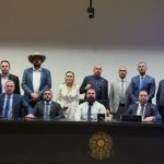 Bolsonaristas aumentam radicalização e ocupam auditório da Câmara para travar