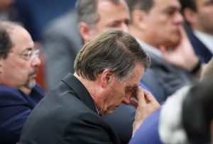 Bolsonaro aposta em apoio acadêmico para se defender de acusação
