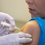 Brasil amplia vacinação contra HPV, mas enfrenta desafio entre adolescentes
