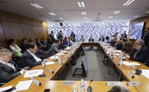 Câmara adia votação de PECs polêmicas da Blindagem e Foro;