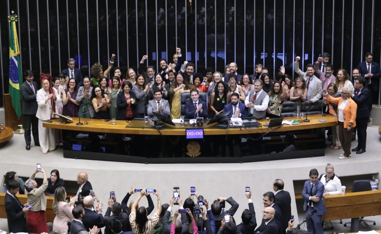 Câmara aprova projeto que cria regras para proteção de crianças
