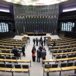 Câmara aprova urgência da isenção de IR para quem recebe
