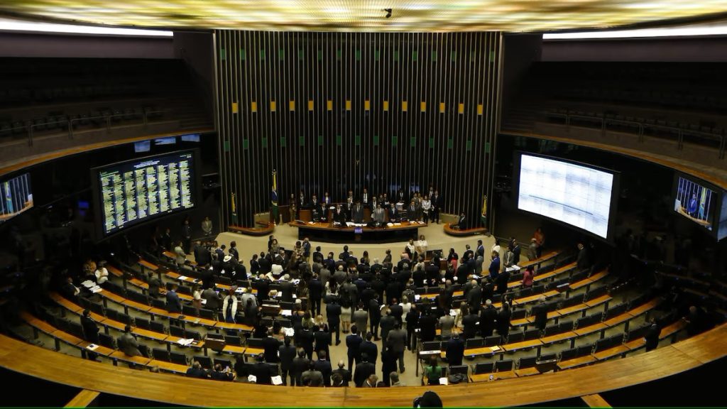 Câmara aprova urgência de projeto que combate ‘adultização’ de crianças