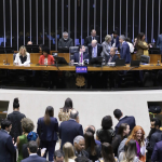 Câmara aprova urgência para projeto contra pedofilia na internet e