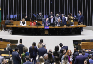 Câmara aprova urgência para projeto contra pedofilia na internet e