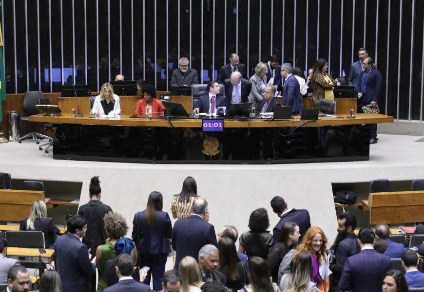 Câmara aprova urgência para projeto contra pedofilia na internet e