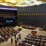 Câmara pode votar PL da adultização nas redes sociais nesta