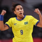 Campeã mundial de handebol participa da abertura das Olimpíadas e
