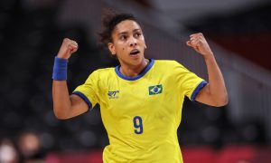 Campeã mundial de handebol participa da abertura das Olimpíadas e