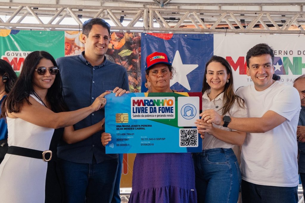 Cartões do programa Maranhão Livre da Fome são distribuídos no