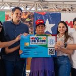 Cartões do programa Maranhão Livre da Fome são distribuídos no