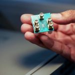 Cérebro de micro-ondas: o chip que promete mudar a computação