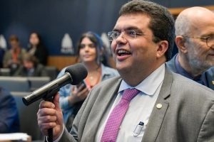Chico Machado muda discurso e elogia promoção de major Tales