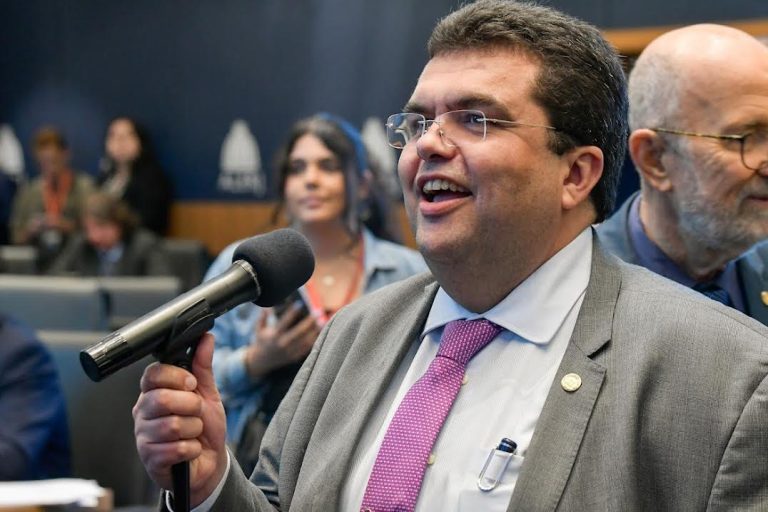 Chico Machado muda discurso e elogia promoção de major Tales
