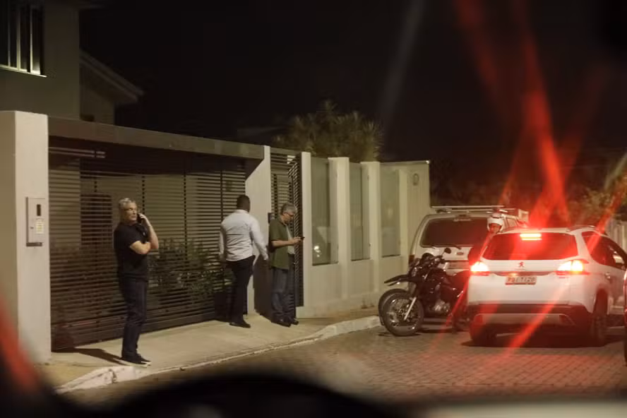 Com prisão domiciliar, condomínio de Bolsonaro em Brasília vive bloqueios