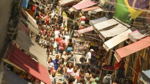 Com recorde de empregos, setor de serviços movimenta R$ 3,4