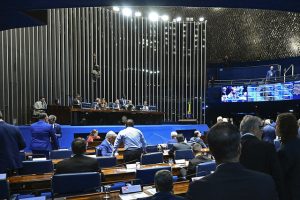 Comissão do Senado ressuscita voto impresso e reduz penas para
