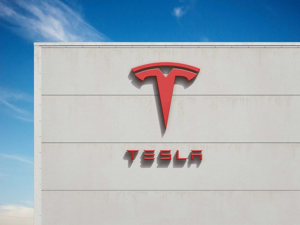 Condenação bilionária vai atrapalhar planos da Tesla com seus robotáxis
