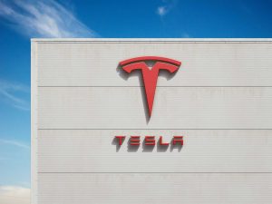 Condenação bilionária vai atrapalhar planos da Tesla com seus robotáxis