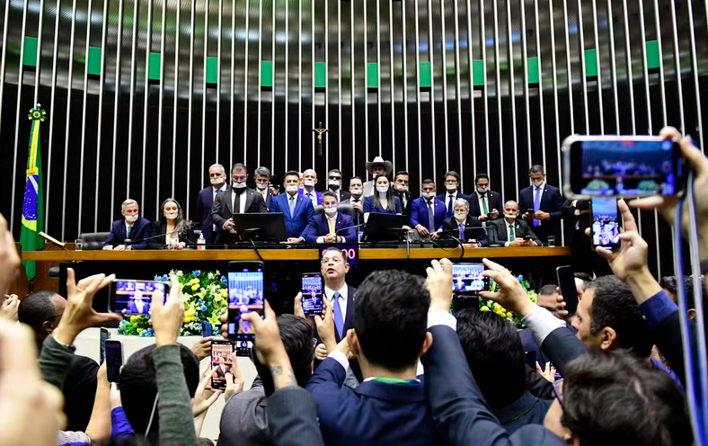 Corregedoria recebe denúncia contra 14 deputados que participaram de motim