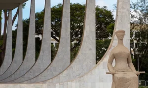 Defesa de Bolsonaro indica nove advogados para julgamento no STF