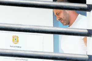 Defesa de Daniel Silveira pede prisão domiciliar em clínica particular