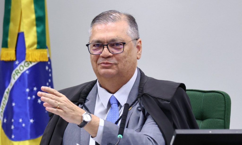 Dino manda PF investigar R$ 694 milhões em emendas pix