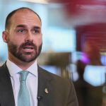 Eduardo Bolsonaro cogita candidatura independente à Presidência contra Tarcísio mesmo