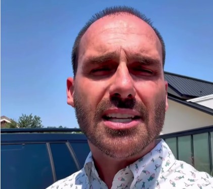 Eduardo Bolsonaro insinua que Moraes e PF estão por trás