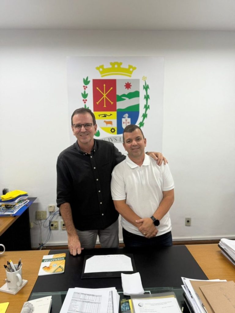 Em Barra Mansa, Paes é recebido pelo prefeito Furlani, aliado