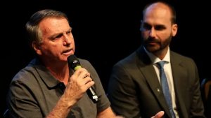 Em mensagem, Bolsonaro orienta Eduardo a não criticar ministro do