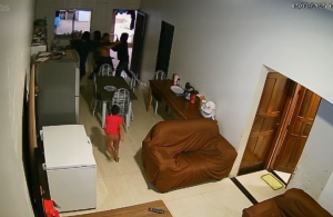Empresário tem casa invadida e é morto na frente do