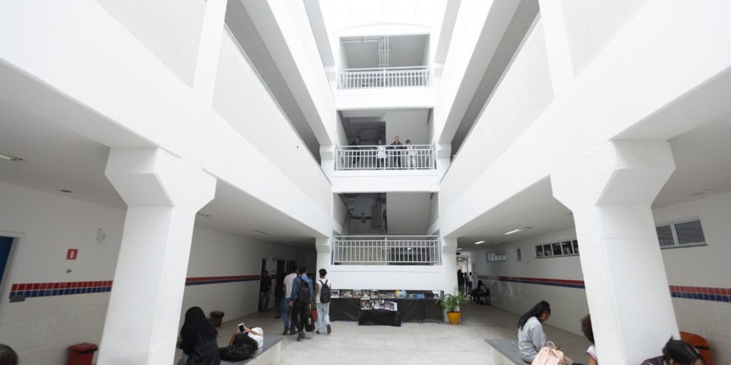 Escola em tempo integral deve ter jornada mínima de 35
