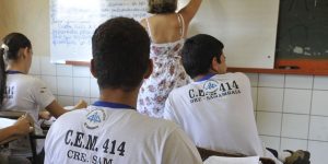Estudantes do ensino integral têm notas maiores no Enem, diz
