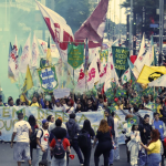 Estudantes tomam Avenida Paulista em defesa da educação e contra