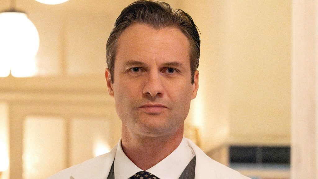 Êta Mundo Melhor! coloca personagem gay de volta no armário