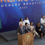 Evasão escolar é questão de Estado, diz Lula na entrega