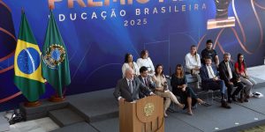 Evasão escolar é questão de Estado, diz Lula na entrega