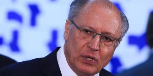 Falha em avião adia retorno de Alckmin ao Brasil