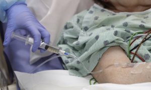 Falhas no uso de antibióticos em hospitais brasileiros geram alerta