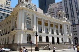 Falta de votos no painel derruba sessão extraordinária na Câmara