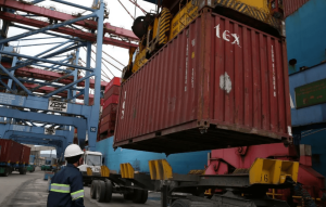Governo estuda reduzir carga horária de trabalho e postegar recolhimento